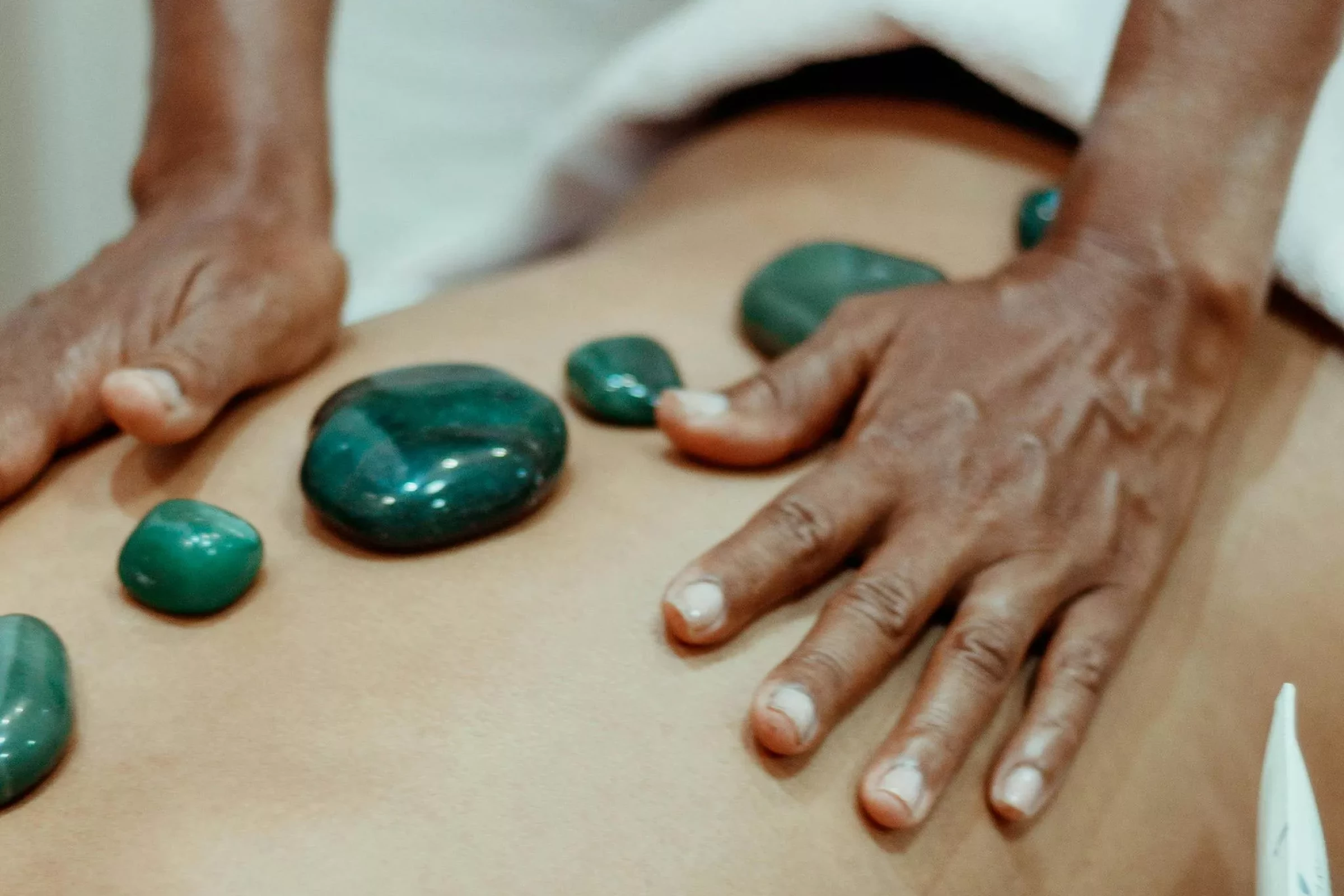 Masaż gorącymi kamieniami - dlaczego warto?